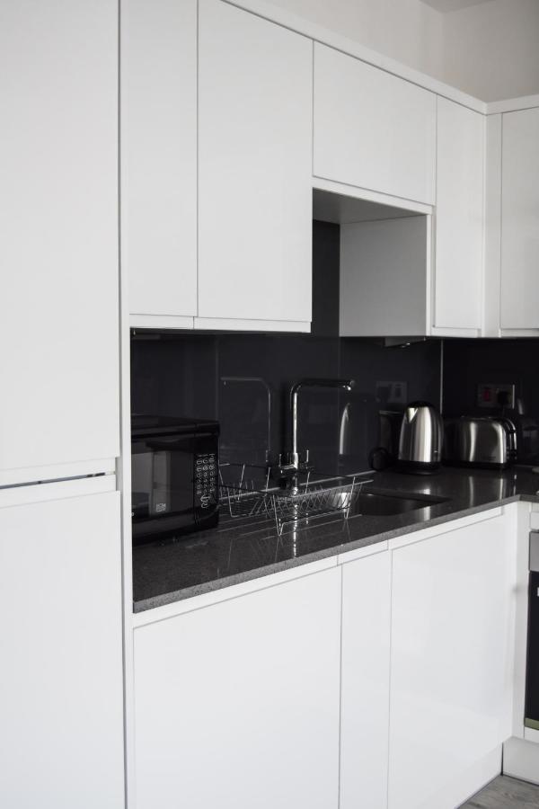Morland Apartments - Hornchurch Londen Buitenkant foto