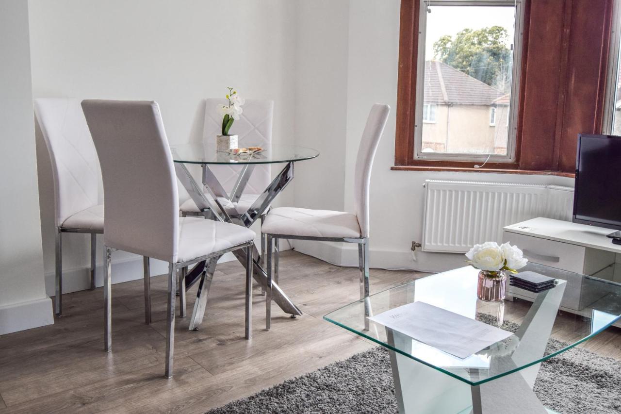 Morland Apartments - Hornchurch Londen Buitenkant foto