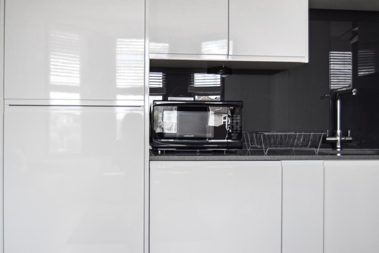 Morland Apartments - Hornchurch Londen Buitenkant foto