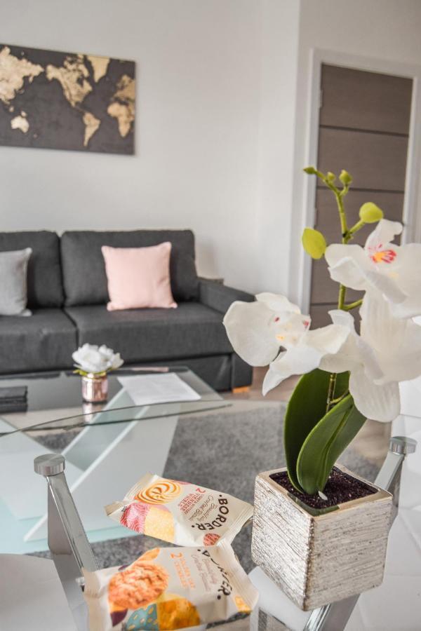 Morland Apartments - Hornchurch Londen Buitenkant foto