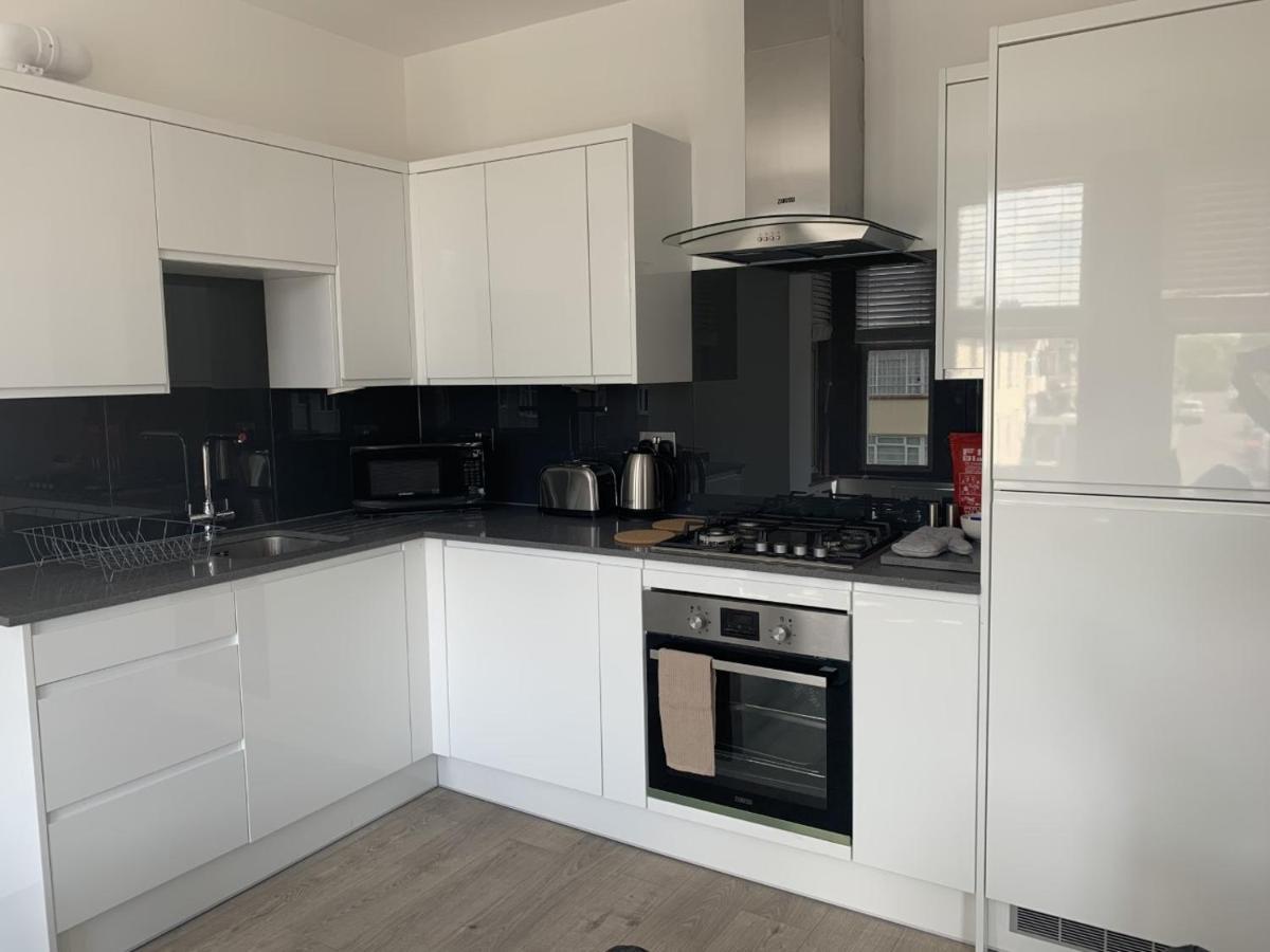 Morland Apartments - Hornchurch Londen Buitenkant foto