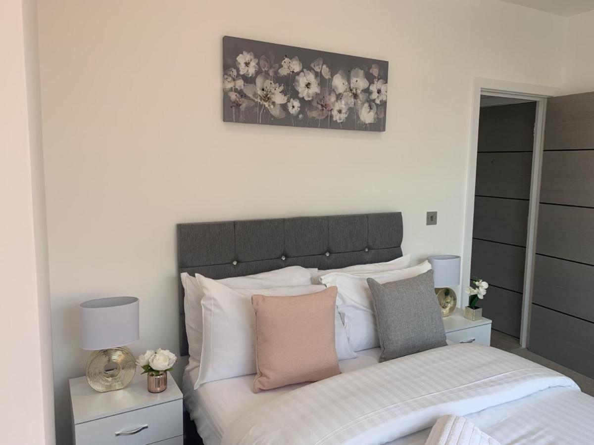Morland Apartments - Hornchurch Londen Buitenkant foto