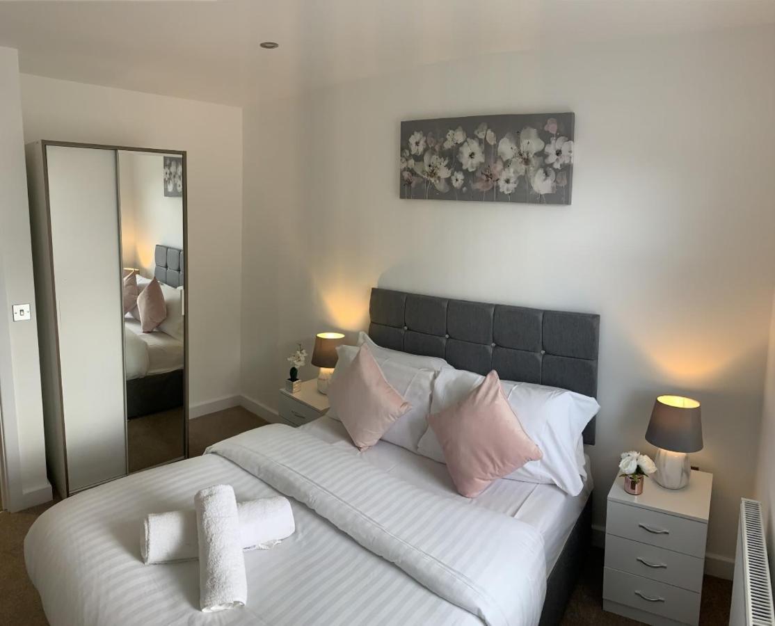 Morland Apartments - Hornchurch Londen Buitenkant foto