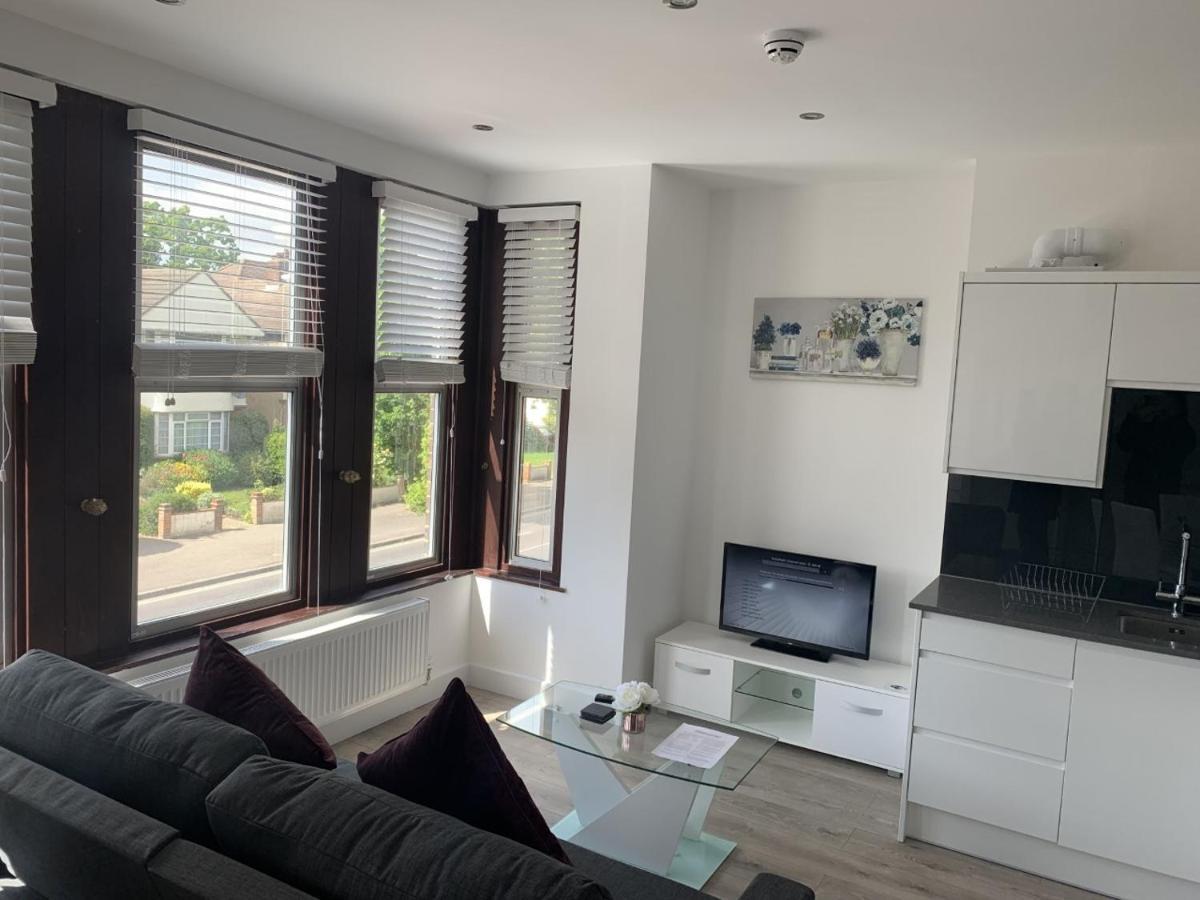Morland Apartments - Hornchurch Londen Buitenkant foto