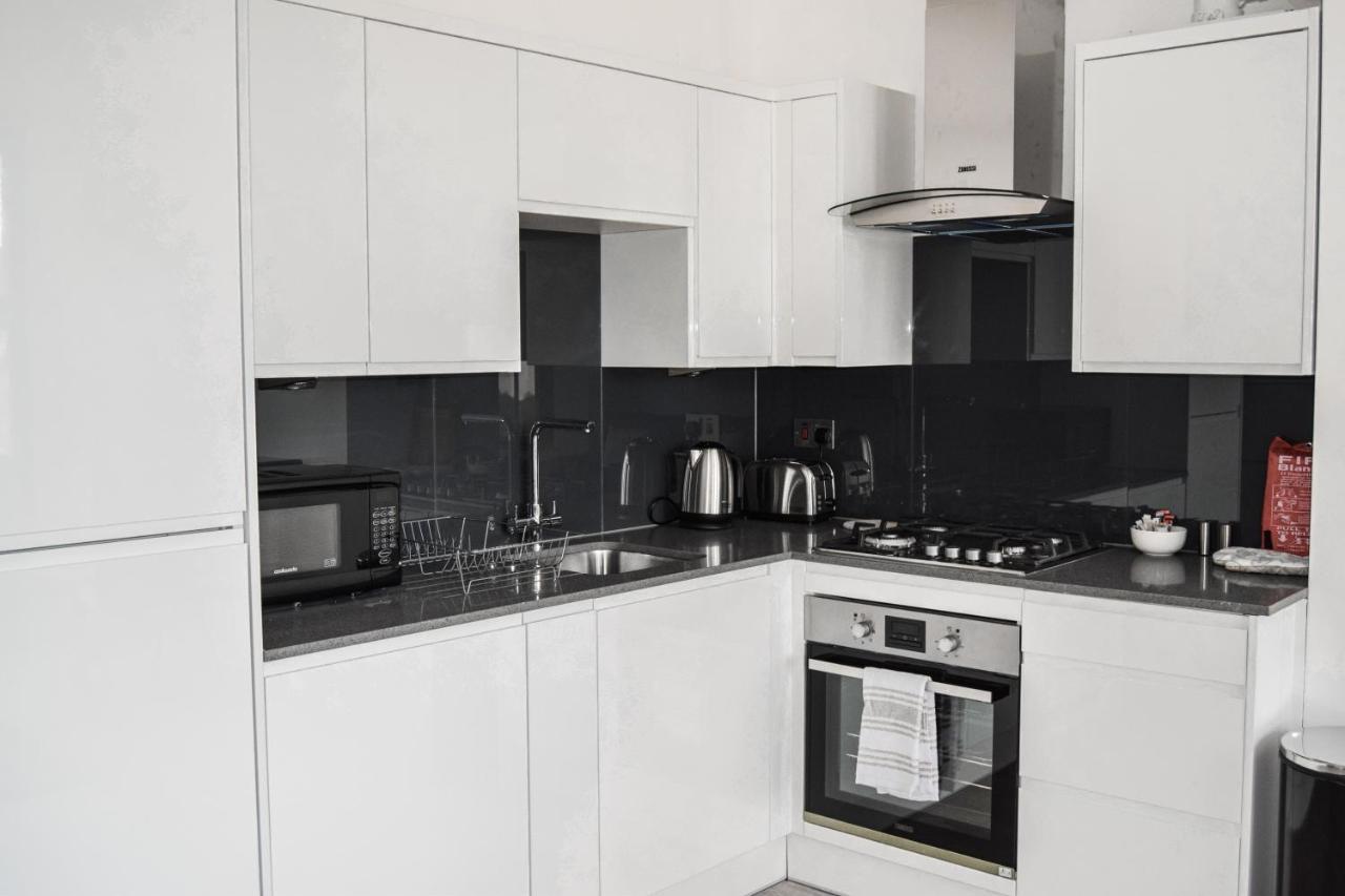 Morland Apartments - Hornchurch Londen Buitenkant foto