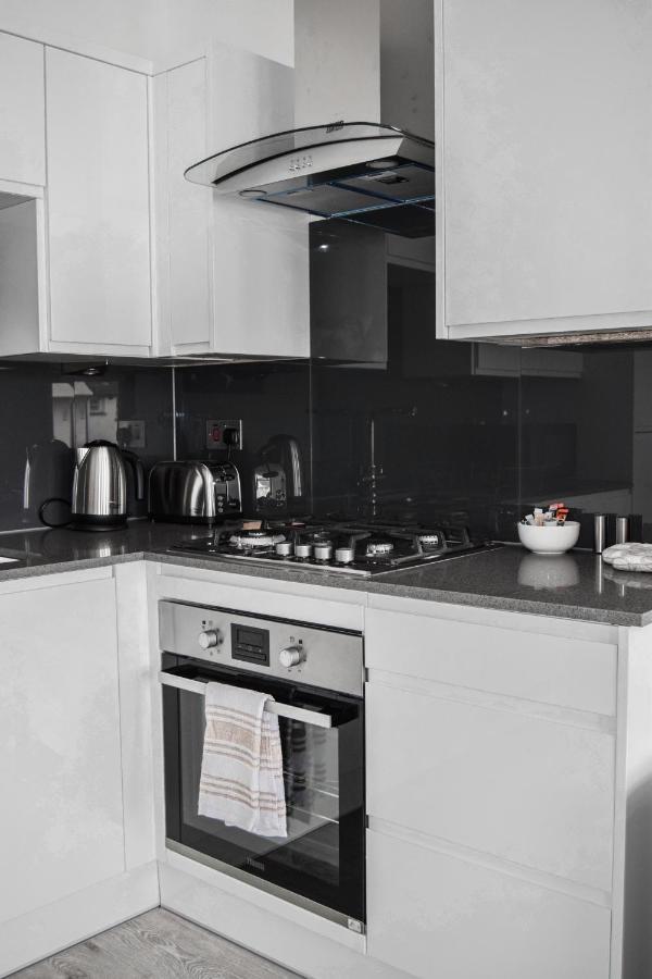 Morland Apartments - Hornchurch Londen Buitenkant foto