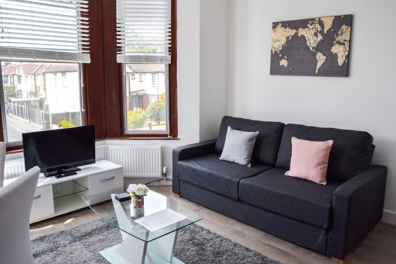 Morland Apartments - Hornchurch Londen Buitenkant foto