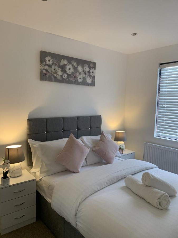 Morland Apartments - Hornchurch Londen Buitenkant foto